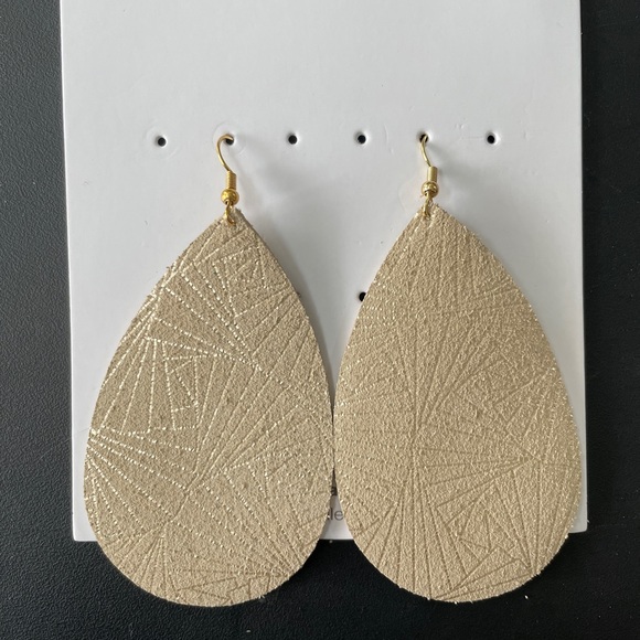 NWOT Cream and Gold Large Teardrop Leather Earrings - Picture 1 of 1